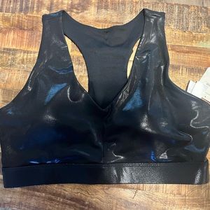 XL Fabletics sports bra 88% polyester 12 % Elastine Lining